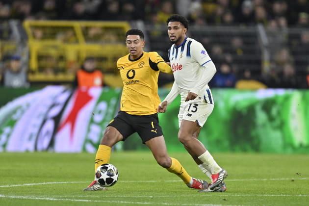 v. li. im Zweikampf Jobe Bellingham (Dortmund 7) Ederson (Atalanta 13) 17.02.2026 Fussball, Champions League, Borussia Dortmund vs Atalanta Bergamo , Signal Iduna Park, Dortmund,