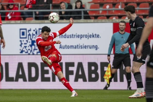 Regionalliga Nordost -Saison 25 26 Hallescher FC vs.Greifswalder FC Halle, Deutschland 21.Februar 2026: Im Bild:Niklas Landgraf (Halle) Halle Saale Leuna Chemie Stadion Sachsen-Anhalt Deutschland