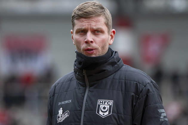 Regionalliga Nordost -Saison 25 26 Hallescher FC vs.Greifswalder FC Halle, Deutschland 21.Februar 2026: Im Bild:Trainer Robert Schröder Schroeder (Halle) Aktion, Einzelbild, Halle Saale Leuna Chemie Stadion Sachsen-Anhalt Deutschland