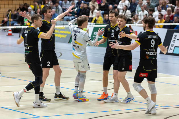Team, Mannschaft, jubelt, Jubel, positive Emotionen, positive Emotion, SV Schwaig Volleyball - CERATONIA Volleys Eltmann , Volleyball, 2. Bundesliga Sued, 22. Spieltag, 21.02.2026 SV Schwaig Volleyball - CERATONIA Volleys Eltmann , Volleyball, 2. Bundesliga Sued, 22. Spieltag, 21.02.2026 Schwaig Copyright: xEibner-Pressefoto G.xSantemizx EP_GSZ