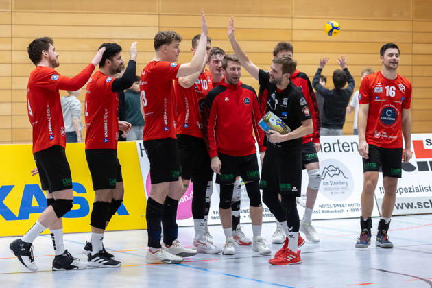 Team, Mannschaft, jubelt, Jubel, positive Emotionen, positive Emotion, Spielende, SV Schwaig Volleyball - CERATONIA Volleys Eltmann , Volleyball, 2. Bundesliga Sued, 22. Spieltag, 21.02.2026 SV Schwaig Volleyball - CERATONIA Volleys Eltmann , Volleyball, 2. Bundesliga Sued, 22. Spieltag, 21.02.2026 Schwaig Copyright: xEibner-Pressefoto G.xSantemizx EP_GSZ