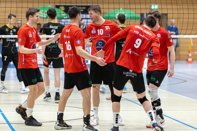 Team, Mannschaft, jubelt, Jubel, positive Emotionen, positive Emotion, Spielende, SV Schwaig Volleyball - CERATONIA Volleys Eltmann , Volleyball, 2. Bundesliga Sued, 22. Spieltag, 21.02.2026 SV Schwaig Volleyball - CERATONIA Volleys Eltmann , Volleyball, 2. Bundesliga Sued, 22. Spieltag, 21.02.2026 Schwaig Copyright: xEibner-Pressefoto G.xSantemizx EP_GSZ