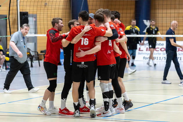 Team, Mannschaft, jubelt, Jubel, positive Emotionen, positive Emotion, Spielende, SV Schwaig Volleyball - CERATONIA Volleys Eltmann , Volleyball, 2. Bundesliga Sued, 22. Spieltag, 21.02.2026 SV Schwaig Volleyball - CERATONIA Volleys Eltmann , Volleyball, 2. Bundesliga Sued, 22. Spieltag, 21.02.2026 Schwaig Copyright: xEibner-Pressefoto G.xSantemizx EP_GSZ