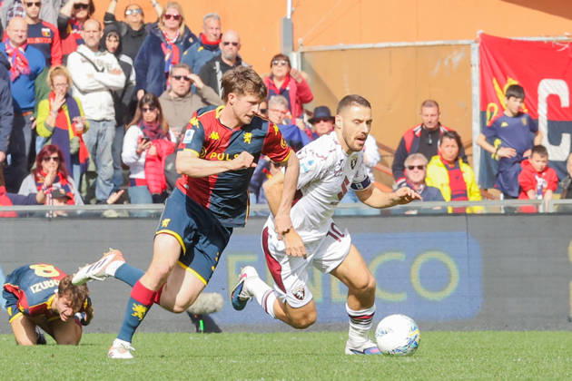 GenoaÕs Morten Frendrup fights for the ball with TorinoÕs Nikola Vlasic during the Serie A soccer match between Genoa and Torino at the Luigi Ferraris Stadium in Genoa, Italy - Sunday, February 22, 2026. - Soccer .  Copyright: xTanoxPecoraro LaPressex