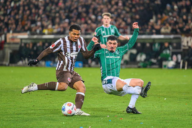 Fußball I Herren I Saison 2025-2026 I Bundesliga I 23. Spieltag I FC St. Pauli - SV Werder Bremen I 22.02.2026 Joel Chima Fujita (16, FC St. Pauli), Cameron Castro (18, SV Werder Bremen) Hamburg Millerntor-Stadion Hamburg Deutschland Copyright: xLobecax xHenningxRohlfsx