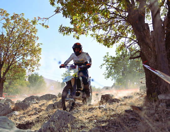 October 17, 2025, Erbil, Kurdistan Region, Iraq: Motocross riders navigate a steep and rocky downhill path during the enduro championship atÃ‚ Mount Korek Competitors test their skills on the rugged terrain maneuvering their bikes over loose stones and natural obstacles Erbil Iraq - ZUMAy105 20251017_zip_y105_020 Copyright: xMahmoudxYaseenx