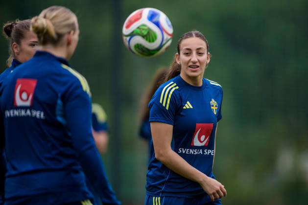 260225 Rosa Kafaji of the Swedish women s national football at a training session on February 25, 2026 in Albufeira. Photo: Ludvig Thunman BILDBYRAN kod LT LT0773 fotboll football soccer fotball träning practice training sverige sweden dam bbeng Copyright: LUDVIGxTHUNMAN BB260225LT018