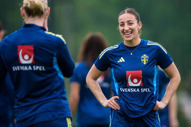 260225 Rosa Kafaji of the Swedish women s national football at a training session on February 25, 2026 in Albufeira. Photo: Ludvig Thunman BILDBYRAN kod LT LT0773 fotboll football soccer fotball träning practice training sverige sweden dam bbeng Copyright: LUDVIGxTHUNMAN BB260225LT020