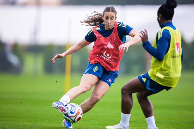 260225 Rosa Kafaji of the Swedish women s national football at a training session on February 25, 2026 in Albufeira. Photo: Ludvig Thunman BILDBYRAN kod LT LT0773 fotboll football soccer fotball träning practice training sverige sweden dam bbeng Copyright: LUDVIGxTHUNMAN BB260225LT033