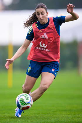 260225 Rosa Kafaji of the Swedish women s national football at a training session on February 25, 2026 in Albufeira. Photo: Ludvig Thunman BILDBYRAN kod LT LT0773 fotboll football soccer fotball träning practice training sverige sweden dam bbeng Copyright: LUDVIGxTHUNMAN BB260225LT039