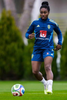 260225 Monica Jusu Bah of the Swedish women s national football at a training session on February 25, 2026 in Albufeira. Photo: Ludvig Thunman BILDBYRAN kod LT LT0773 fotboll football soccer fotball träning practice training sverige sweden dam bbeng Copyright: LUDVIGxTHUNMAN BB260225LT046