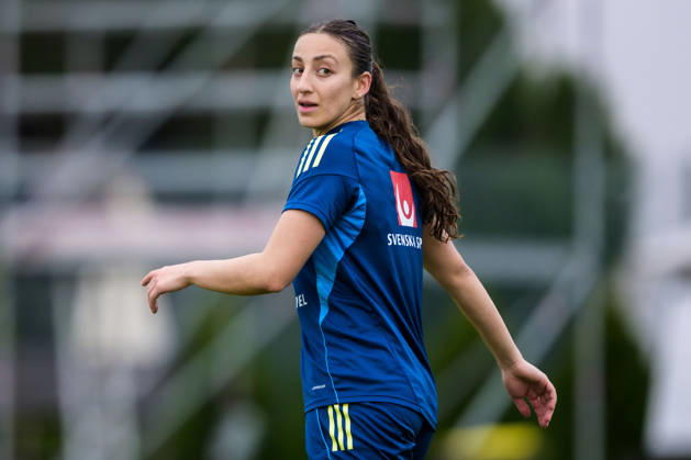 260225 Rosa Kafaji of the Swedish women s national football at a training session on February 25, 2026 in Albufeira. Photo: Ludvig Thunman BILDBYRAN kod LT LT0773 fotboll football soccer fotball träning practice training sverige sweden dam bbeng Copyright: LUDVIGxTHUNMAN BB260225LT047