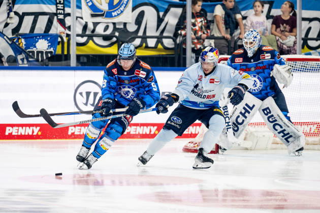 Kampf um den Puck Zweikampf zwischen Myles Powell (ERC Ingolstadt, 9) und Yasin Ehliz (EHC Red Bull Muenchen, 42) GER, EHC Red Bull Muenchen vs. ERC Ingolstadt, Eishockey, DEL, 45. Spieltag, Saison 2025 2026, 25.02.2026. GER, EHC Red Bull Muenchen vs. ERC Ingolstadt, Eishockey, DEL, 45. Spieltag, Saison 2025 2026, 25.02.2026. Muenchen Copyright: xEibner-Pressefoto HeikexFeinerx EP_HFR