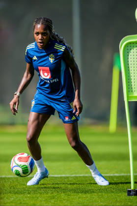 260226 Evelyn Ijeh of the Swedish women s national football team at a training session on February 26, 2026 in Albuferia. Photo: Ludvig Thunman BILDBYRAN kod LT LT0774 fotboll football soccer fotball träning practice training sverige sweden dam bbeng Copyright: LUDVIGxTHUNMAN BB260226LT006