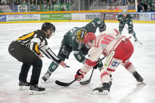 Jack Dugan (Bietigheim Steelers, 08) im Zweikampf beim Bully mit Julian Kornelli (EV Landshut, 10) Bietigheim Steelers vs. EV Landshut, Eishockey, DEL 2, 49.Spieltag, Saison 2025 2026, 27.02.2026 Bietigheim Steelers vs. EV Landshut, Eishockey, DEL 2, 49.Spieltag, Saison 2025 2026, 27.02.2026 Bietigheim Copyright: xEibner-Pressefotox EP_TBR