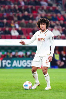 Han-Noah Massengo (4, FC Augsburg) beim Spiel zwischen FC Augsburg v 1.FC Köln, Fußball, Herren, Bundesliga, 2025 2026, 24.Spieltag am 27.02.2026 in Augsburg, WWK ARENA. DFL and DFB regulations prohibit any use of photographs as image sequences and or quasi-video. Bayern Deutschland