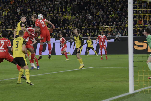 Nico Schlotterbeck (Dortmund 4) erzielt das Tor zum 1:0 28.02.2026 ¢ Fussball ¢ Borussia Dortmund vs FC Bayern Muenchen , Signal Iduna Park, Dortmund, DFB DFL REGULATIONS PROHIBIT ANY USE OF PHOTOGRAPHS AS IMAGE SEQUENCES AND OR QUASI-VIDEO