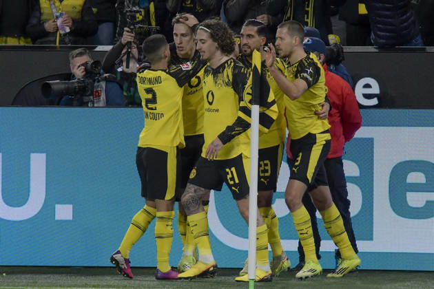 Nico Schlotterbeck (Dortmund 4) jubelt nach dem Tor zum 1:0 mit der Mannschaft 28.02.2026 ¢ Fussball ¢ Borussia Dortmund vs FC Bayern Muenchen , Signal Iduna Park, Dortmund, DFB DFL REGULATIONS PROHIBIT ANY USE OF PHOTOGRAPHS AS IMAGE SEQUENCES AND OR QUASI-VIDEO