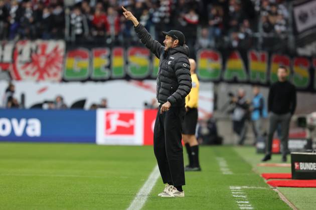Trainer Julian Schuster (SC Freiburg) gestikulierender und coachend an derv Aussenlinie, Eintracht Frankfurt - SC Freiburg, Bundesliga, BL, Saison 2025 2026, 24. Spiel, 01.03.2026, Frankfurt Deutsche Bank Park Deutschland
