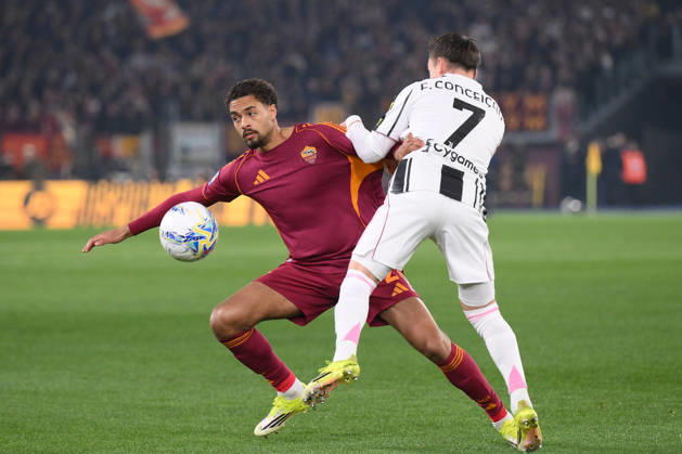 Foto IPP Luciano Adriani Roma 01 03 2026 Campionato di Calcio Serie A 2025 2026 Roma vs Juventus Nella foto: Devyne Rensch contrastato da Francisco Conceicao a destra Italy Photo Press - World Copyright Roma italy Italia ITALY Copyright: xR4924_italyphotopressx
