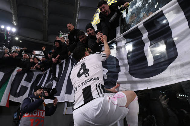 Foto IPP Luciano Adriani Roma 01 03 2026 Campionato di Calcio Serie A 2025 2026 Roma vs Juventus Nella foto: Federico Gatti esulta sotto la curva dei tifosi Italy Photo Press - World Copyright Roma italy Italia ITALY Copyright: xR4924_italyphotopressx
