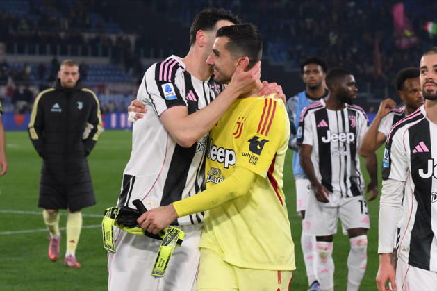 Foto IPP Luciano Adriani Roma 01 03 2026 Campionato di Calcio Serie A 2025 2026 Roma vs Juventus Nella foto: Federico Gatti e Mattia Perin a fine gara Italy Photo Press - World Copyright Roma italy Italia ITALY Copyright: xR4924_italyphotopressx