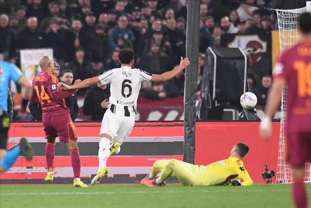 Foto IPP Luciano Adriani Roma 01 03 2026 Campionato di Calcio Serie A 2025 2026 Roma vs Juventus Nella foto: Il gol di Donyell Malen della Roma Italy Photo Press - World Copyright Roma italy Italia ITALY Copyright: xR4924_italyphotopressx