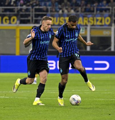 Foto IPP Paolo Bona Milano 28 02 2026 Campionato Serie A di Calcio stagione 2025 2026 partita Inter-Genoa Nella foto Davide Frattesi e Andy Diouf Italy Photo Press Worldwide Copyright italy ITALY  Copyright: xR4924_italyphotopressx