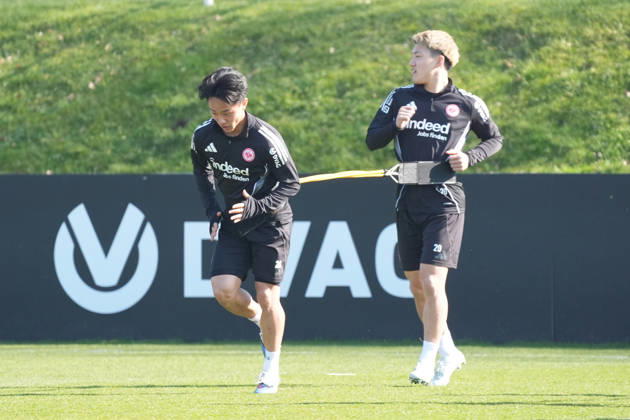 Keita Kosugi (Eintracht Frankfurt) und Ritsu Doan (Eintracht Frankfurt) - Frankfurt 04.03.2026: Eintracht Frankfurt Training, Deutsche Bank Park, 24. Spieltag Bundesliga
