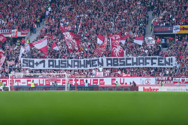 Spruchband der Fans und Ultras auf der Tribüne, Banner, 50+1 Ausnahmen abschaffen , Deutschland, Fussball, 1. Bundesliga, 25.Spieltag, 2025 2026, SC Freiburg vs. Bayer 04 Leverkusen, 07.03.2026, Europa-Park Stadion, Freiburg, Deutschland DFL REGULATIONS PROHIBIT ANY USE OF PHOTOGRAPHS AS IMAGE SEQUENCES AND OR QUASI-VIDEO. Freiburg Europa-Park Stadion Baden-Württemberg Deutschland Copyright: xArnexAmbergx
