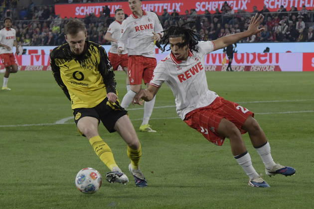 v. li. im Zweikampf Maximilian Beier (Dortmund 14) Jahmai Simpson-Pusey (Koeln 22) 07.03.2026¢ Fussball ¢ 1. FC Koeln vs Borussia Dortmund , Rheinenergiestadion, Koeln, DFB DFL REGULATIONS PROHIBIT ANY USE OF PHOTOGRAPHS AS IMAGE SEQUENCES AND OR QUASI-VIDEO