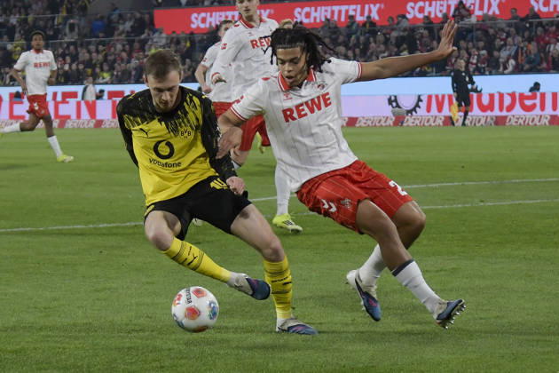 v. li. im Zweikampf Maximilian Beier (Dortmund 14) Jahmai Simpson-Pusey (Koeln 22) 07.03.2026¢ Fussball ¢ 1. FC Koeln vs Borussia Dortmund , Rheinenergiestadion, Koeln, DFB DFL REGULATIONS PROHIBIT ANY USE OF PHOTOGRAPHS AS IMAGE SEQUENCES AND OR QUASI-VIDEO