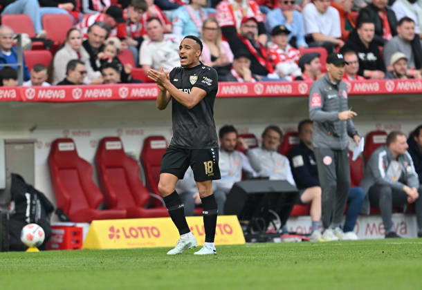 Fussball I Herren I Saison 2025-2026 I Bundesliga I 25. Spieltag I 1. FSV Mainz 05 - VFB Stuttgart I 07.03.2026 Jamie Leweling (18, VFB Stuttgart) motiviert sein Team Mainz MEWA Arena Rheinland-Pfalz Deutschland Copyright: xLobeca MaraxWolfx