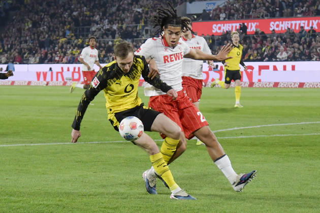 v. li. im Zweikampf Maximilian Beier (Dortmund 14) Jahmai Simpson-Pusey (Koeln 22) 07.03.2026¢ Fussball ¢ 1. FC Koeln vs Borussia Dortmund , Rheinenergiestadion, Koeln, DFB DFL REGULATIONS PROHIBIT ANY USE OF PHOTOGRAPHS AS IMAGE SEQUENCES AND OR QUASI-VIDEO