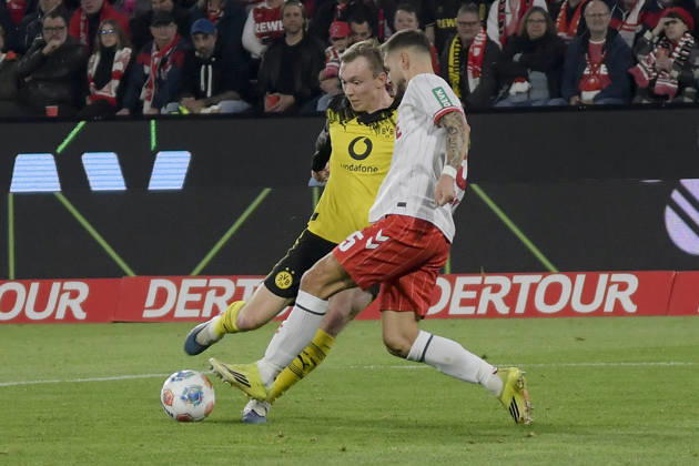 v. li. im Zweikampf Maximilian Beier (Dortmund 14) Tom Krauß Krauss (Koeln 5) 07.03.2026¢ Fussball ¢ 1. FC Koeln vs Borussia Dortmund , Rheinenergiestadion, Koeln, DFB DFL REGULATIONS PROHIBIT ANY USE OF PHOTOGRAPHS AS IMAGE SEQUENCES AND OR QUASI-VIDEO