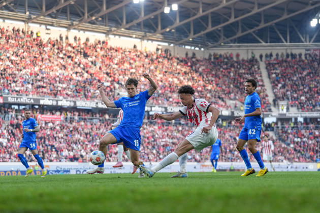 Derry Scherhant (SC Freiburg, 07) im Zweikampf mit Tim Oermann (Bayer 04 Leverkusen, 15) , Deutschland, Fussball, 1. Bundesliga, 25.Spieltag, 2025 2026, SC Freiburg vs. Bayer 04 Leverkusen, 07.03.2026, Europa-Park Stadion, Freiburg, Deutschland DFL REGULATIONS PROHIBIT ANY USE OF PHOTOGRAPHS AS IMAGE SEQUENCES AND OR QUASI-VIDEO. Freiburg Europa-Park Stadion Baden-Württemberg Deutschland Copyright: xArnexAmbergx