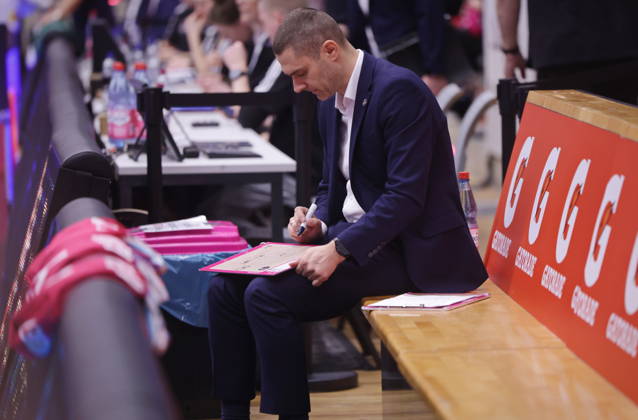 Trainer Marko Stankovic Telekom Baskets Bonn vs. SYNTAINICS MBC 23. Speiltag - Saison 2025 26