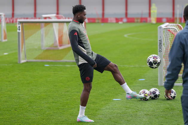 Alphonso Davies (FC Bayern Muenchen, 19) mit Ball, GER, Abschlusstraining, FC Bayern Muenchen, Fussball, UEFA Champions League, Achtelfinale, Hinspiel, Saison 2025 2026, 09.03.2026, GER, Abschlusstraining, FC Bayern Muenchen, Fussball, UEFA Champions League, Achtelfinale, Hinspiel, Saison 2025 2026, 09.03.2026 Muenchen Copyright: xEibner-Pressefoto JennixMaulx EP_JML