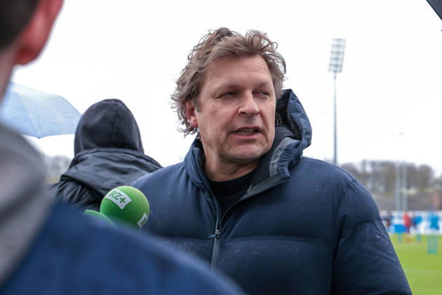 11.03.2026; Fussball; Training des FC Schalke 04. Medienrunde mit Direktor Profifussball Youri Mulder (FC Schalke 04). Gelsenkirchen Trainingsgelände FC Schalke 04 NRW Deutschland xRHR-FOTO YYx Copyright: RHR-FOTOx RHR-FOTO YY