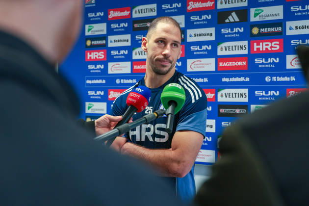 11.03.2026; Fussball; Training des FC Schalke 04. Medienrunde mit Nikola Katic (FC Schalke 04). Gelsenkirchen Trainingsgelände FC Schalke 04 NRW Deutschland xRHR-FOTO YYx Copyright: RHR-FOTOx RHR-FOTO YY