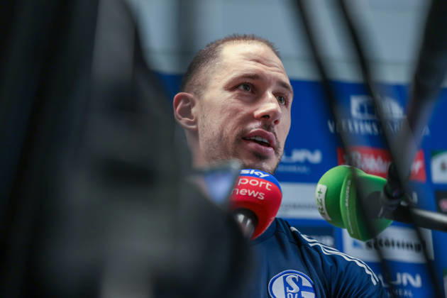 11.03.2026; Fussball; Training des FC Schalke 04. Medienrunde mit Nikola Katic (FC Schalke 04). Gelsenkirchen Trainingsgelände FC Schalke 04 NRW Deutschland xRHR-FOTO YYx Copyright: RHR-FOTOx RHR-FOTO YY