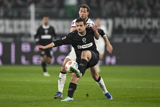 v. li. im Zweikampf Joe Scally (Moenchengladbach 29) Adam Dzwigala (Pauli 25) 13.03.2026 ¢ Fussball ¢ Borussia Moenchengladbach vs FC St. Pauli, Borussia-Park, Moenchengladbach, DFB DFL REGULATIONS PROHIBIT ANY USE OF PHOTOGRAPHS AS IMAGE SEQUENCES AND OR QUASI-VIDEO
