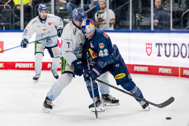 Kampf um den Puck Zweikampf zwischen Nicolas Beaudin (Straubing Tigers, 7) und Yasin Ehliz (EHC Red Bull Muenchen, 42) GER, EHC Red Bull Muenchen vs. Straubing Tigers, Eishockey, DEL, 51. Spieltag, Saison 2025 2026, 13.03.2026. GER, EHC Red Bull Muenchen vs. Straubing Tigers, Eishockey, DEL, 51. Spieltag, Saison 2025 2026, 13.03.2026. Muenchen Copyright: xEibner-Pressefoto FranzxFeinerx EP_HFR