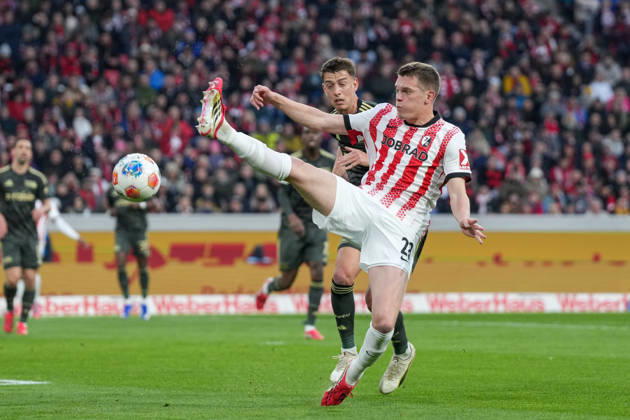 Janik Haberer (1. FC Union Berlin, 19) im Zweikampf mit Matthias Ginter (SC Freiburg, 28) , Deutschland, Fussball, 1. Bundesliga, 26.Spieltag, 2025 2026, SC Freiburg vs. 1. FC Union Berlin, 15.03.2026, Europa-Park Stadion, Freiburg, Deutschland DFL REGULATIONS PROHIBIT ANY USE OF PHOTOGRAPHS AS IMAGE SEQUENCES AND OR QUASI-VIDEO. Freiburg Europa-Park Stadion Baden-Württemberg Deutschland Copyright: xArnexAmbergx