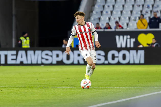 Philipp Treu (SC Freiburg, 29) am Ball , Deutschland, Fussball, 1. Bundesliga, 26.Spieltag, 2025 2026, SC Freiburg vs. 1.FC Union Berlin, 15.03.2026, Freiburg im Breisgau Europa-Park Stadion Deutschland Copyright: xGrantxHubbsx