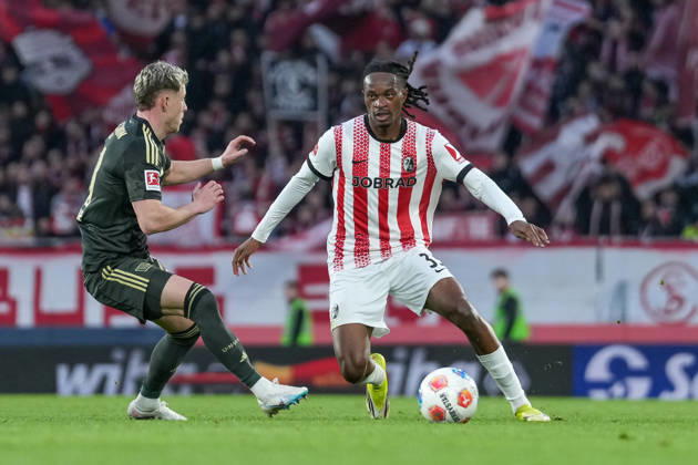Tim Skarke (1. FC Union Berlin, 21) im Zweikampf mit Jordy Makengo (SC Freiburg, 33) , Deutschland, Fussball, 1. Bundesliga, 26.Spieltag, 2025 2026, SC Freiburg vs. 1. FC Union Berlin, 15.03.2026, Europa-Park Stadion, Freiburg, Deutschland DFL REGULATIONS PROHIBIT ANY USE OF PHOTOGRAPHS AS IMAGE SEQUENCES AND OR QUASI-VIDEO. Freiburg Europa-Park Stadion Baden-Württemberg Deutschland Copyright: xArnexAmbergx