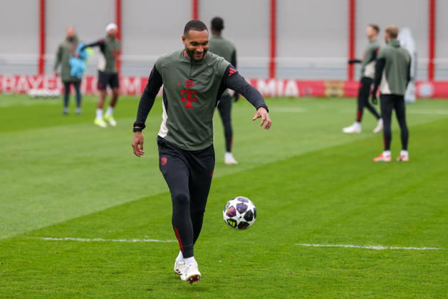Jonathan Tah (FC Bayern Muenchen, 04) mit Ball, GER, Abschlusstraining, FC Bayern Muenchen, Fussball, UEFA Champions League, Achtelfinale, Rueckspiel, Saison 2025 2026, 17.03.2026, GER, Abschlusstraining, FC Bayern Muenchen, Fussball, UEFA Champions League, Achtelfinale, Rueckspiel, Saison 2025 2026, 17.03.2026 Muenchen Copyright: xEibner-Pressefoto JennixMaulx EP_JML