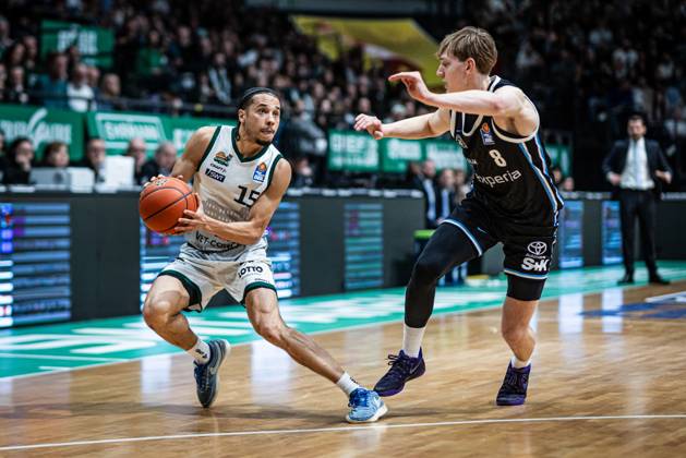 Jordan Roland (Gladiators Trier) im Zweikampf mit Jarged Grey (Veolia Towers Hamburg), Vet Concept Gladiators Trier vs Veolia Towers Hamburg, Basketball, easyCredit BBL, 25. Spieltag, Saison 2025 2026, 18.03.2026 Vet Concept Gladiators Trier vs Veolia Towers Hamburg, Basketball, easyCredit BBL, 25. Spieltag, Saison 2025 2026, 18.03.2026 Copyright: xEibner-Pressefoto AlexanderxNeisx EP_ANS