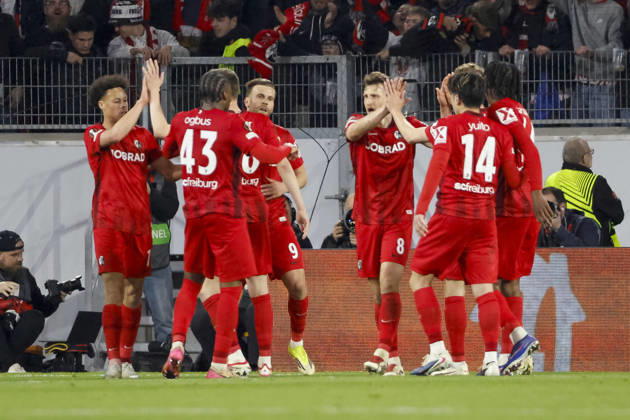 Torjubel SC Freiburg beim 5:1 durch Maximilian Eggestein (SC Freiburg, 08) , Deutschland, Fussball, UEFA Europa League, Achtelfinale, 2025 2026, SC Freiburg vs. KRC Genk, 19.03.2026, Freiburg im Breisgau Europa-Park Stadion Deutschland Copyright: xGrantxHubbsx