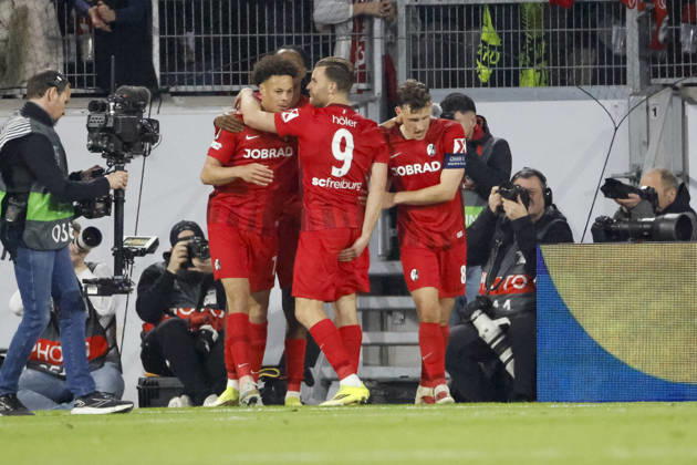 Torjubel SC Freiburg beim 5:1 durch Maximilian Eggestein (SC Freiburg, 08) , Deutschland, Fussball, UEFA Europa League, Achtelfinale, 2025 2026, SC Freiburg vs. KRC Genk, 19.03.2026, Freiburg im Breisgau Europa-Park Stadion Deutschland Copyright: xGrantxHubbsx